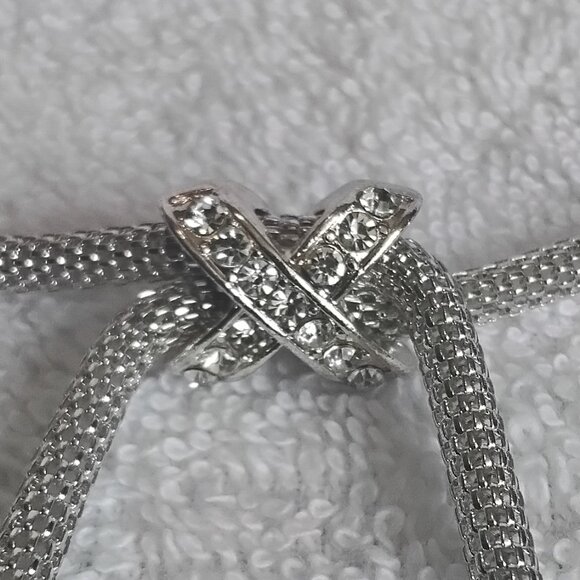 38" White Gold Tone Cable Necklace Fasion Piece With a Crossing Centerpiece!! - Picture 2 of 4
